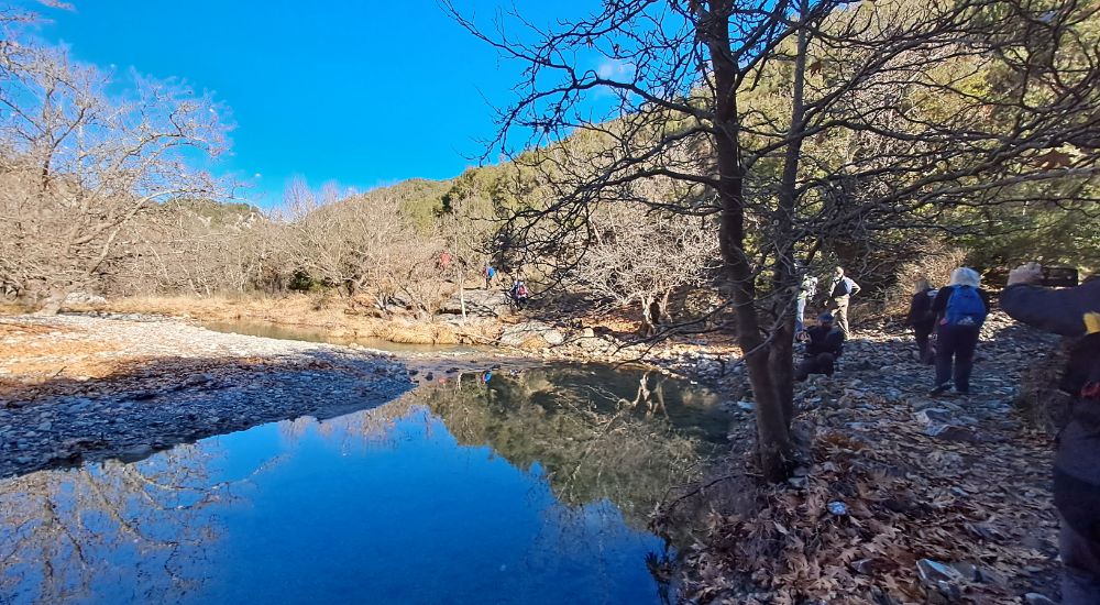 Leaving the bridge and hiking by Mylaontas to Nymfasia