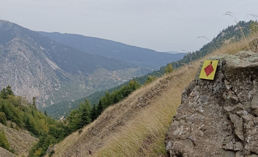 Signpost to Agrafa Borlero peak.